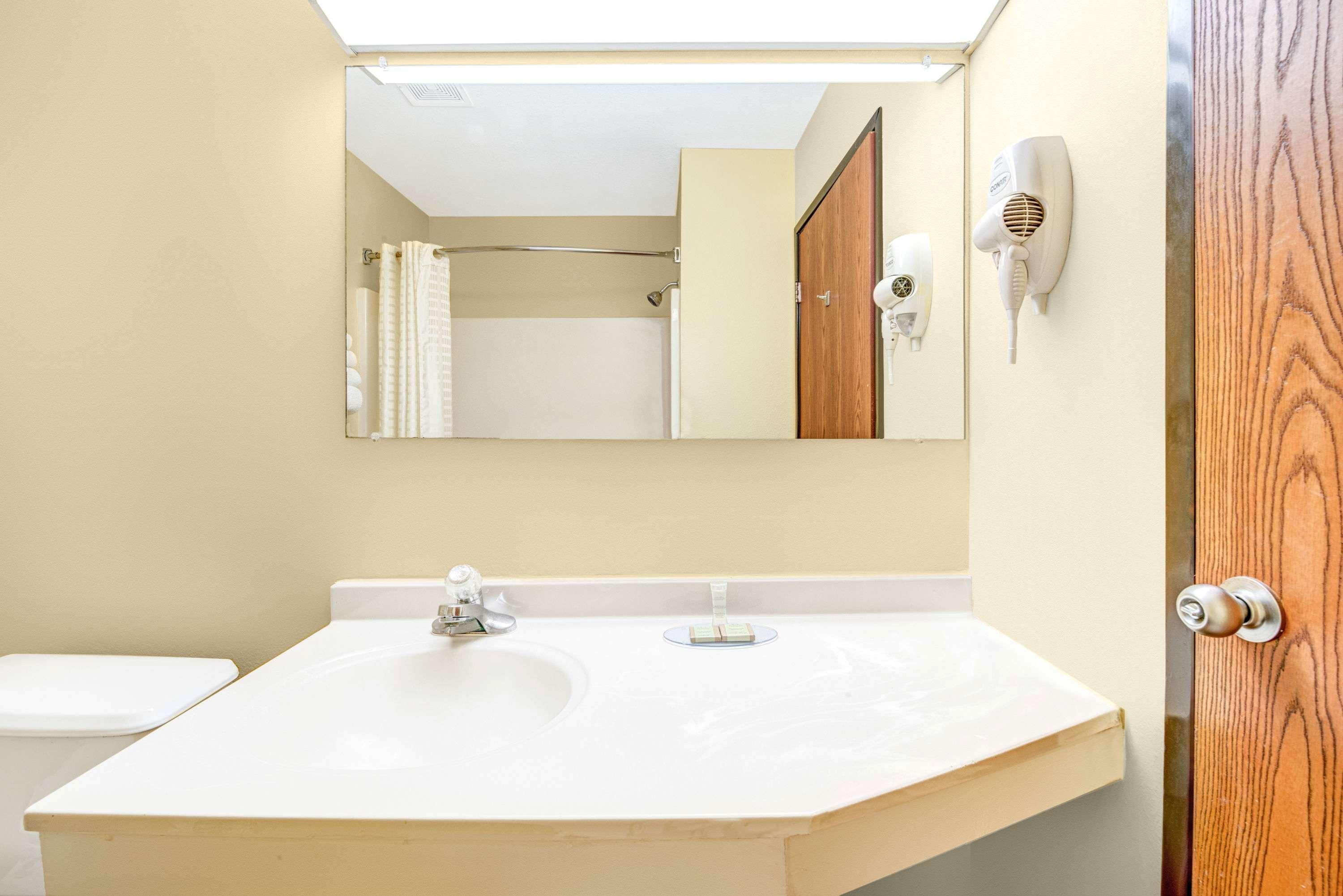 Super 8 By Wyndham Mckinney/Plano Area Bagian luar foto
