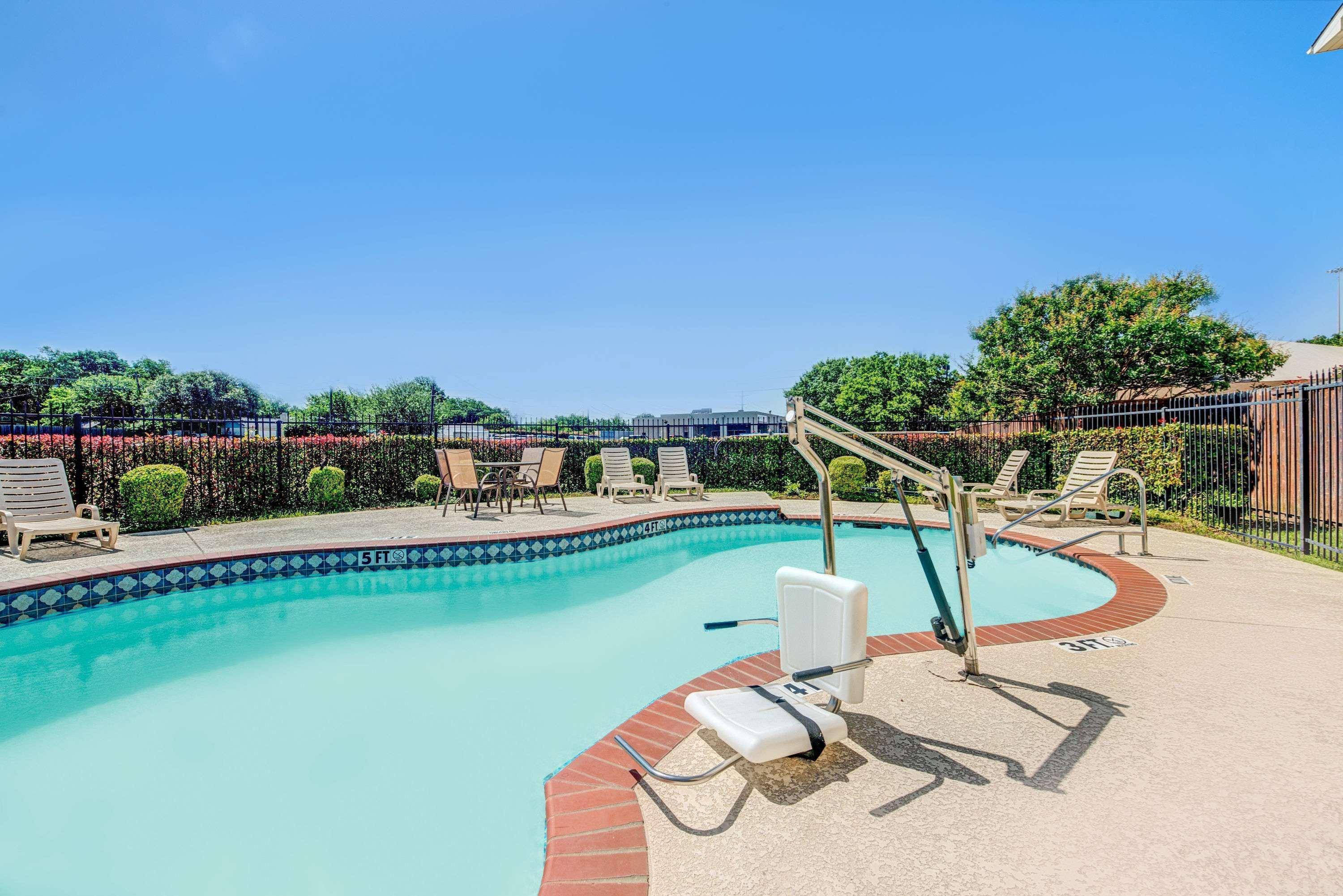 Super 8 By Wyndham Mckinney/Plano Area Bagian luar foto