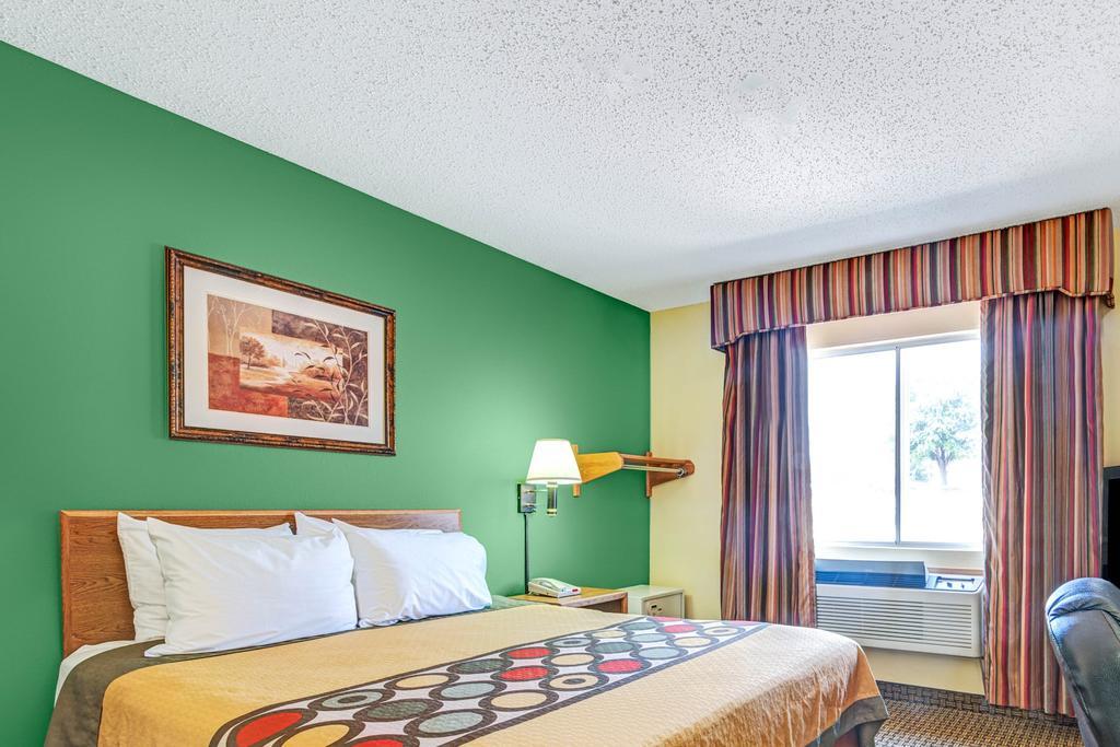 Super 8 By Wyndham Mckinney/Plano Area Bagian luar foto